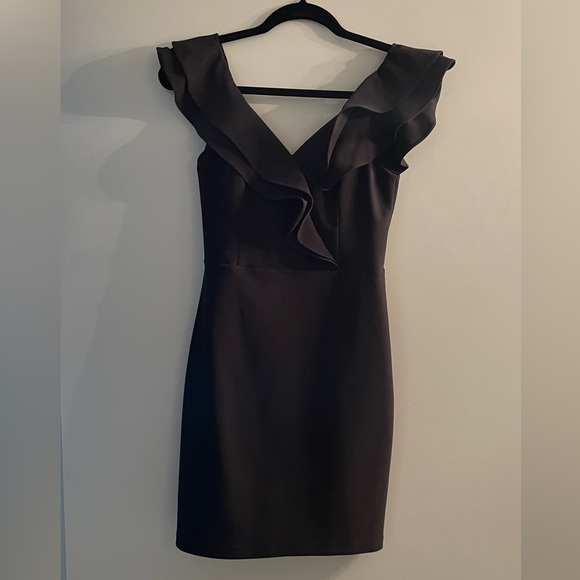 Short black off the shoulder ruffle dress - Picture 4 of 12